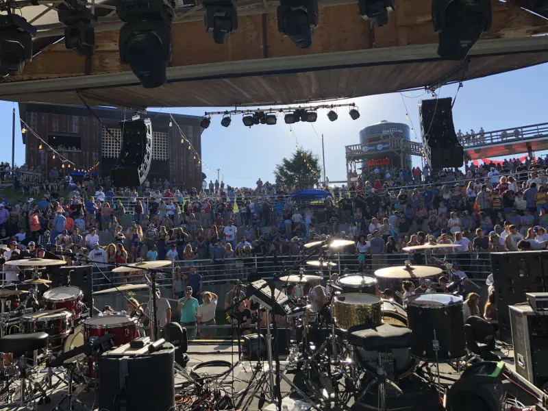 Live show from the crowd